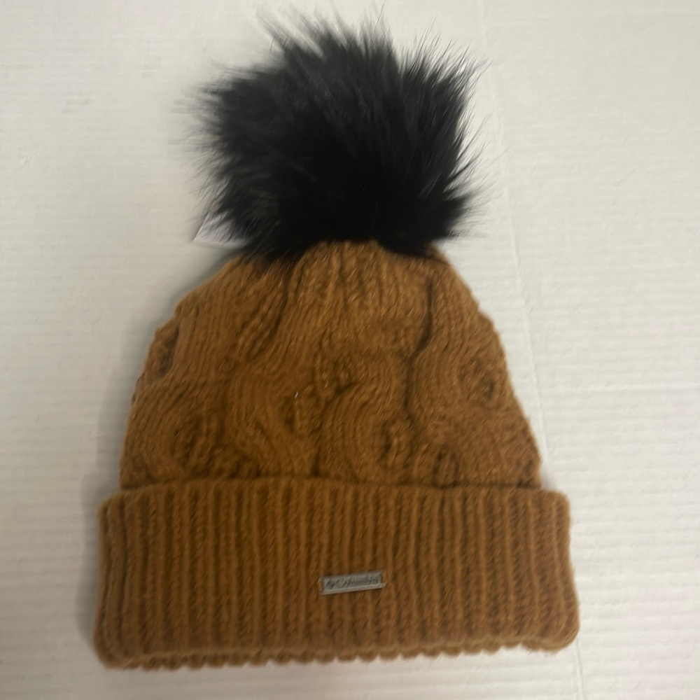 NWT Columbia Boundless Days Cable Knit Pom Beanie